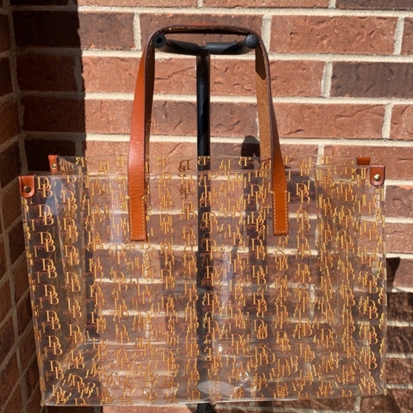 👀Dooney and Bourke Vintage Acrylic Tote Bag👀 - Picture 3 of 16
